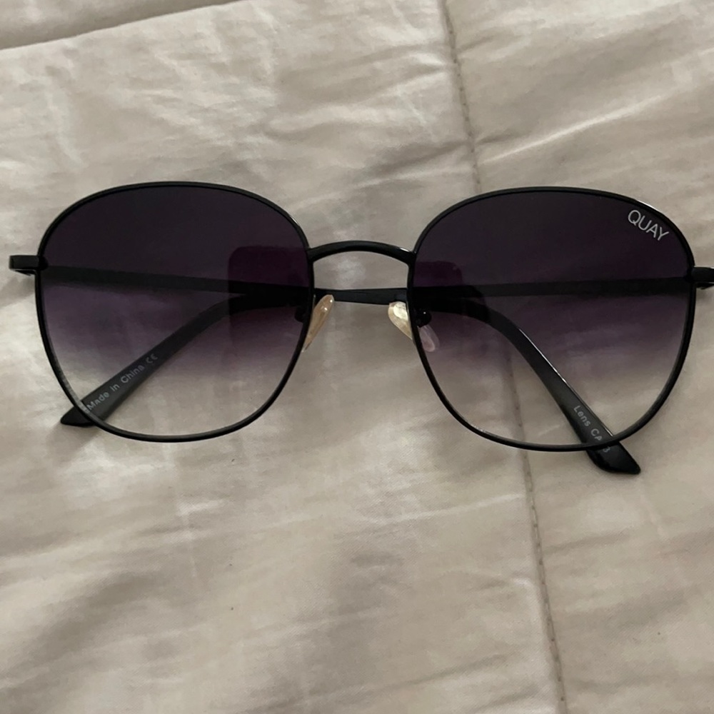 Quay Jezabelle black fade glasses with case
